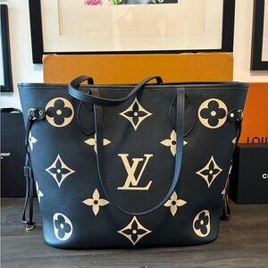 Louis Vuitton LV black and Beige Monogram Tote Never Full M Excellent Condition